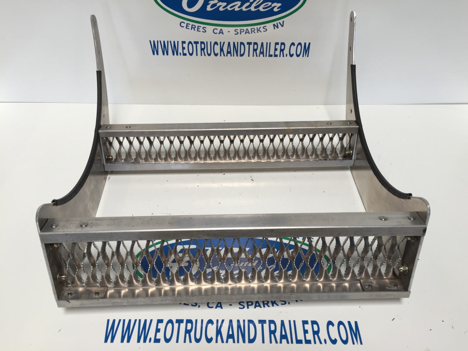 Peterbilt 26" Fuel Tank Step Kit - 26" Long