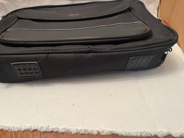 Icon Black 17" Notebook Computer Case With Shoulder Strap Pre-owned