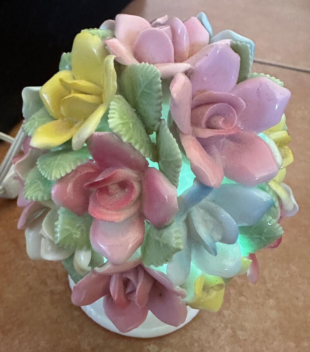 FLORAL ARRANGEMENT IN BASKET LIGHT UP NIGHTLIGHT TESTED WORKS
