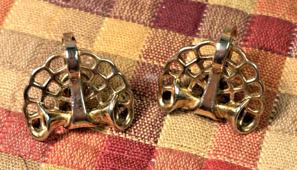 Crown Trifari gold tone art deco style clip earrings open work fan design