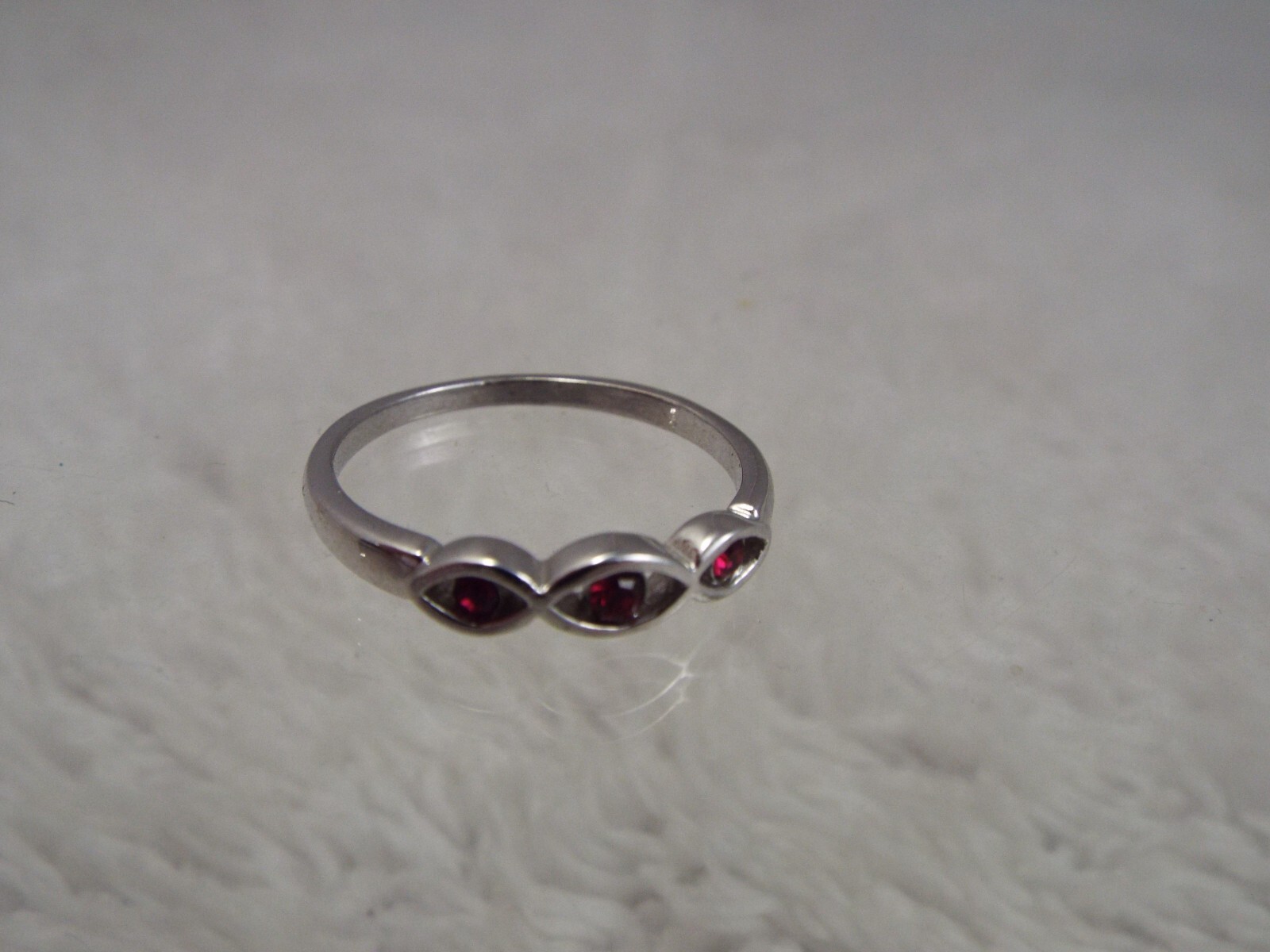 Silvertone Red Rhinestone Ring ~ Size 6 (D18)