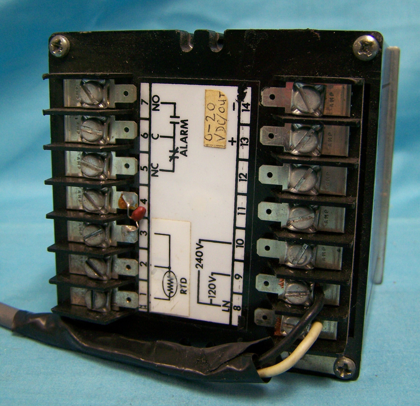 PROCESS CONTROL EQUIP MODEL 4201-P-C2/W/OPT F TEMPERATURE CONTROLLER