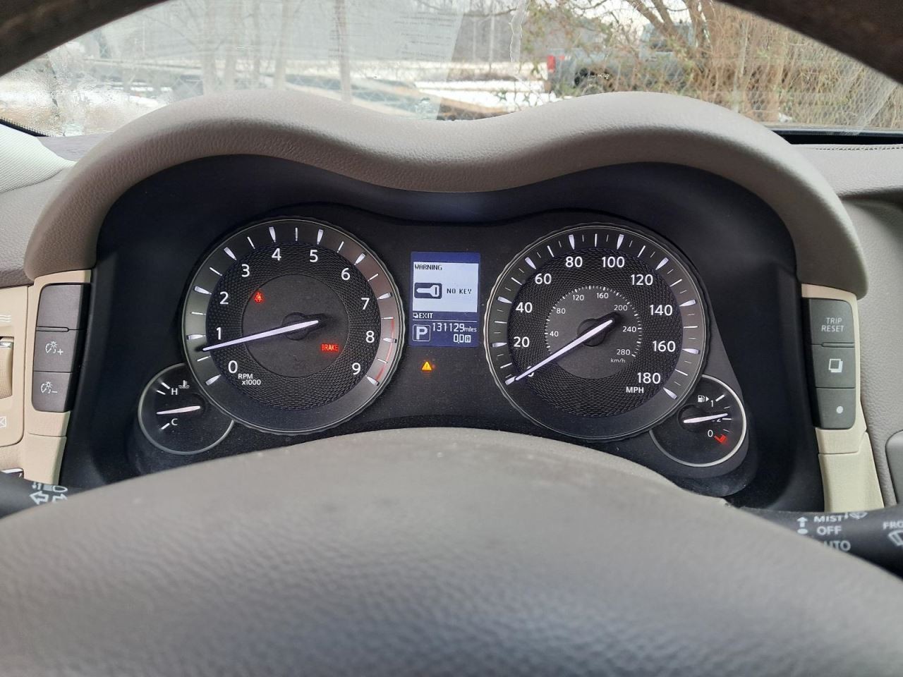 Q70 2015 Glove Box 4954329