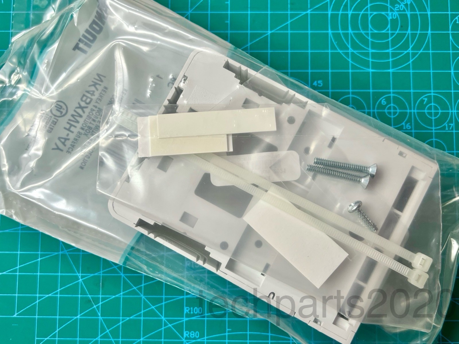 1pc PANDUIT NetKey 4-port Surface Mount Network Box for keystone jacks, White
