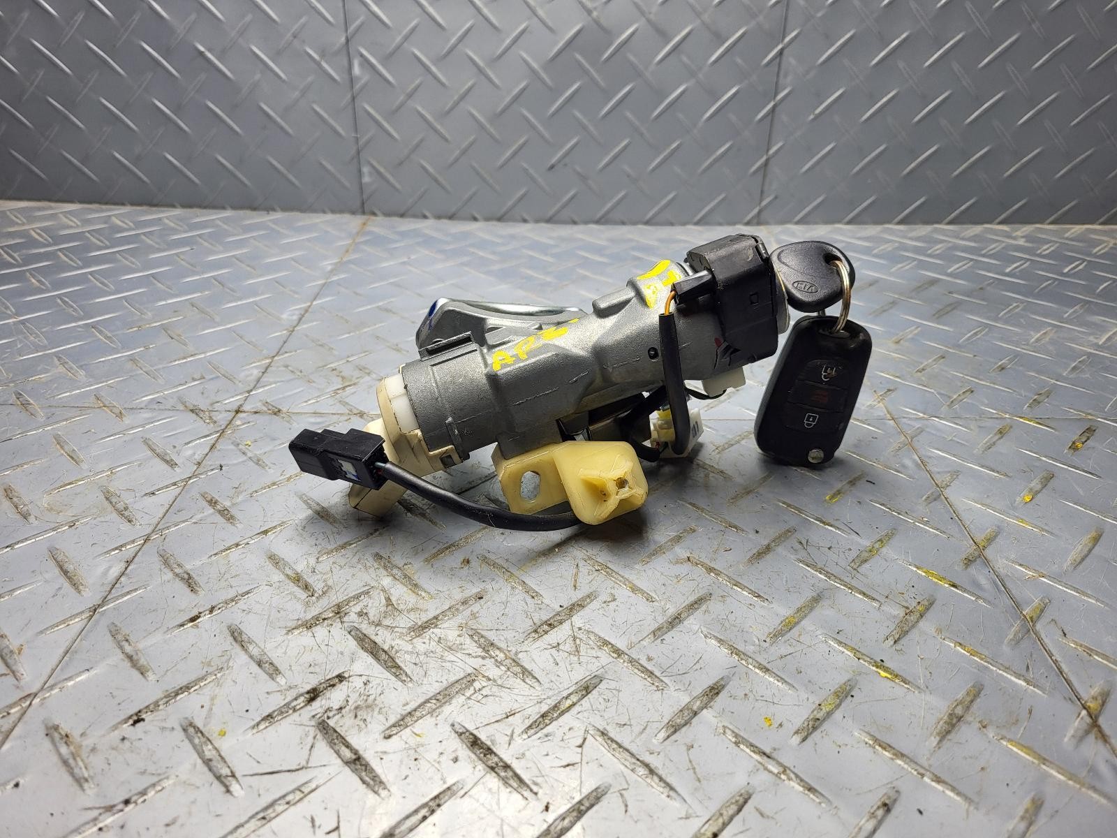 2012-2013 Kia Soul Ignition Switch with Key; Conventional Ignition