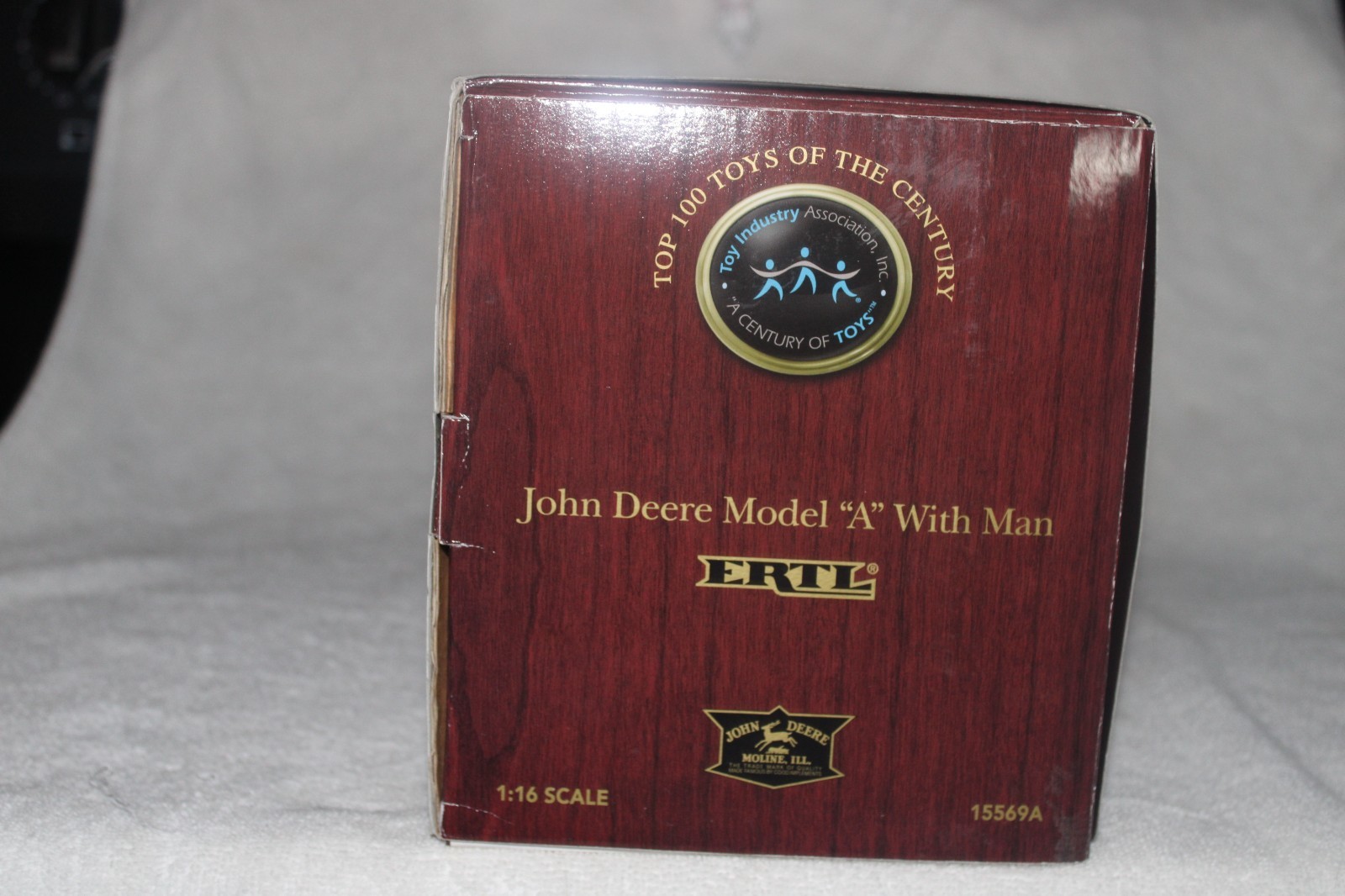 1/16 JOHN DEERE GOLD A W/MAN
