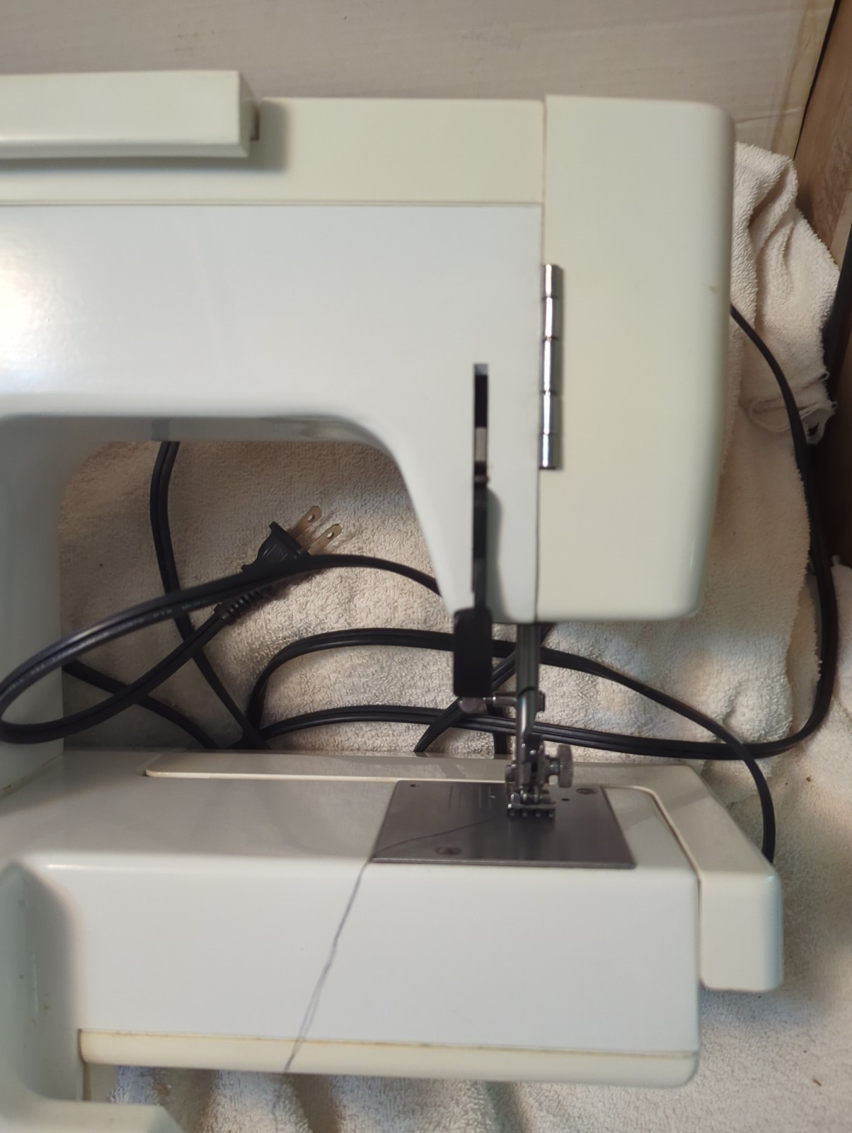 White heavy duty sewing machine, Model NO: 1766 Pre-owned Tested