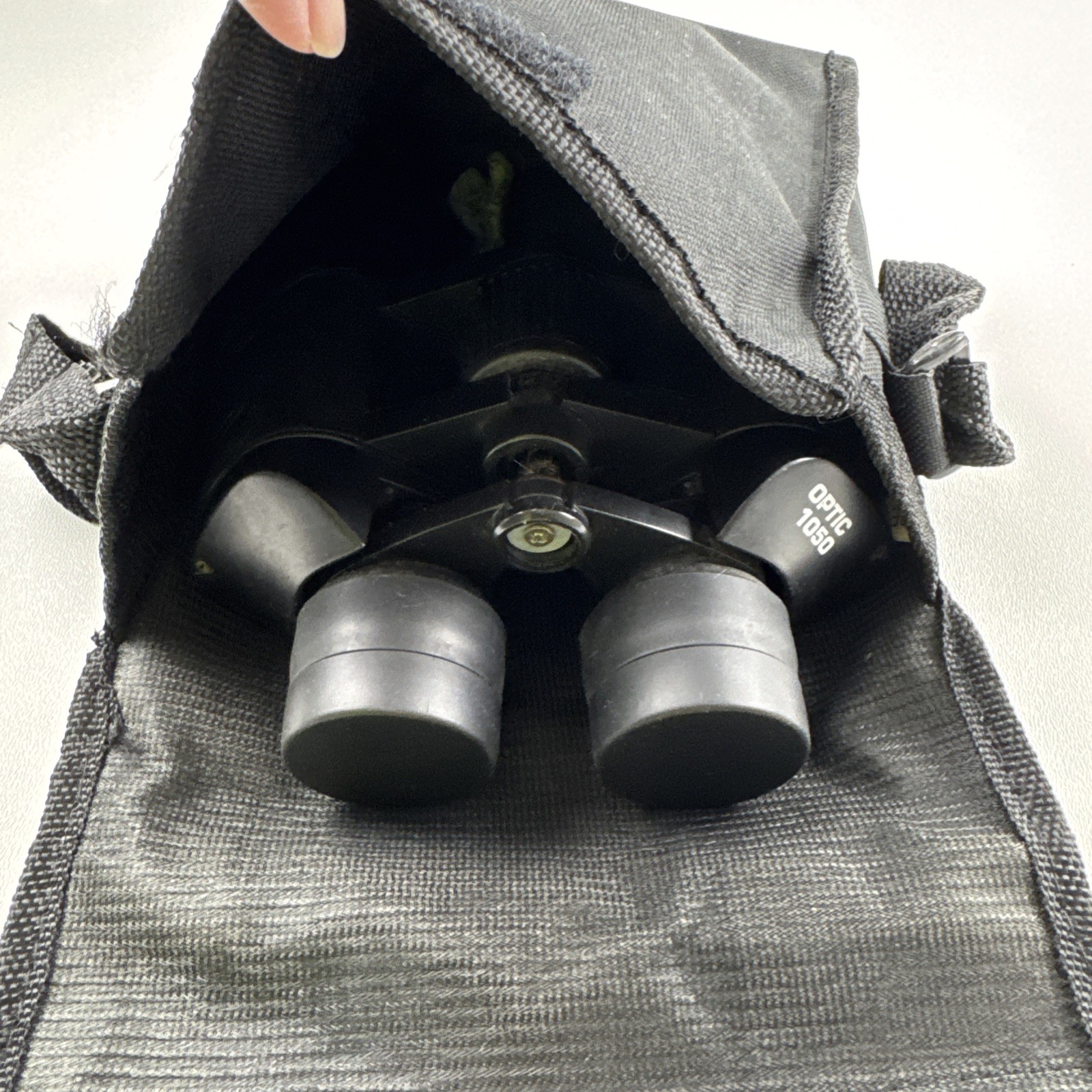 OPTIC 1050 BINOCULARS , & CARRYING CASE, VINTAGE