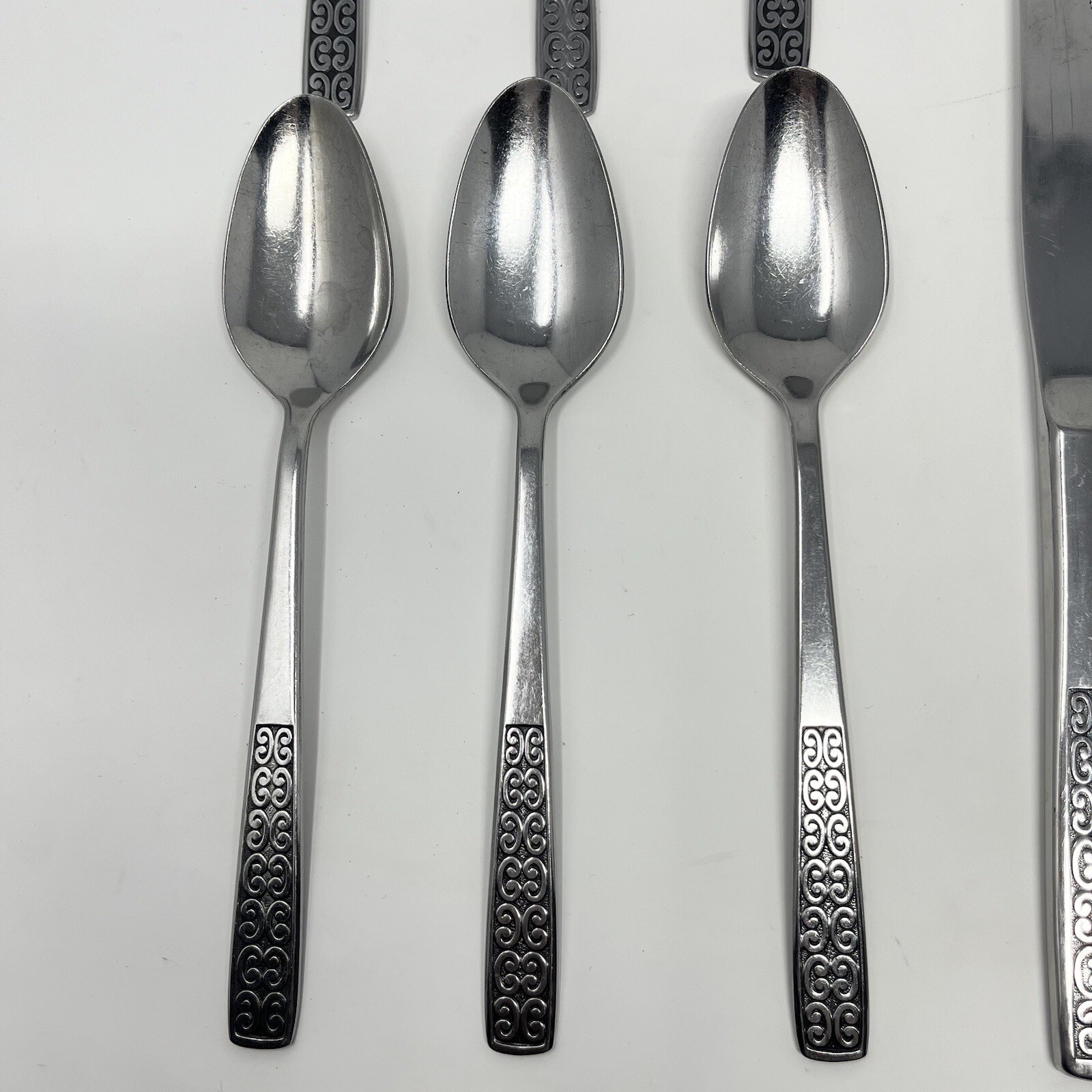 30 PC Stainless "Serenata" Flatware Set by International Silverware Fork Spoon