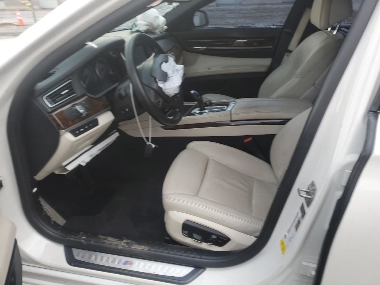 740I 2013 Glove Box 4648232