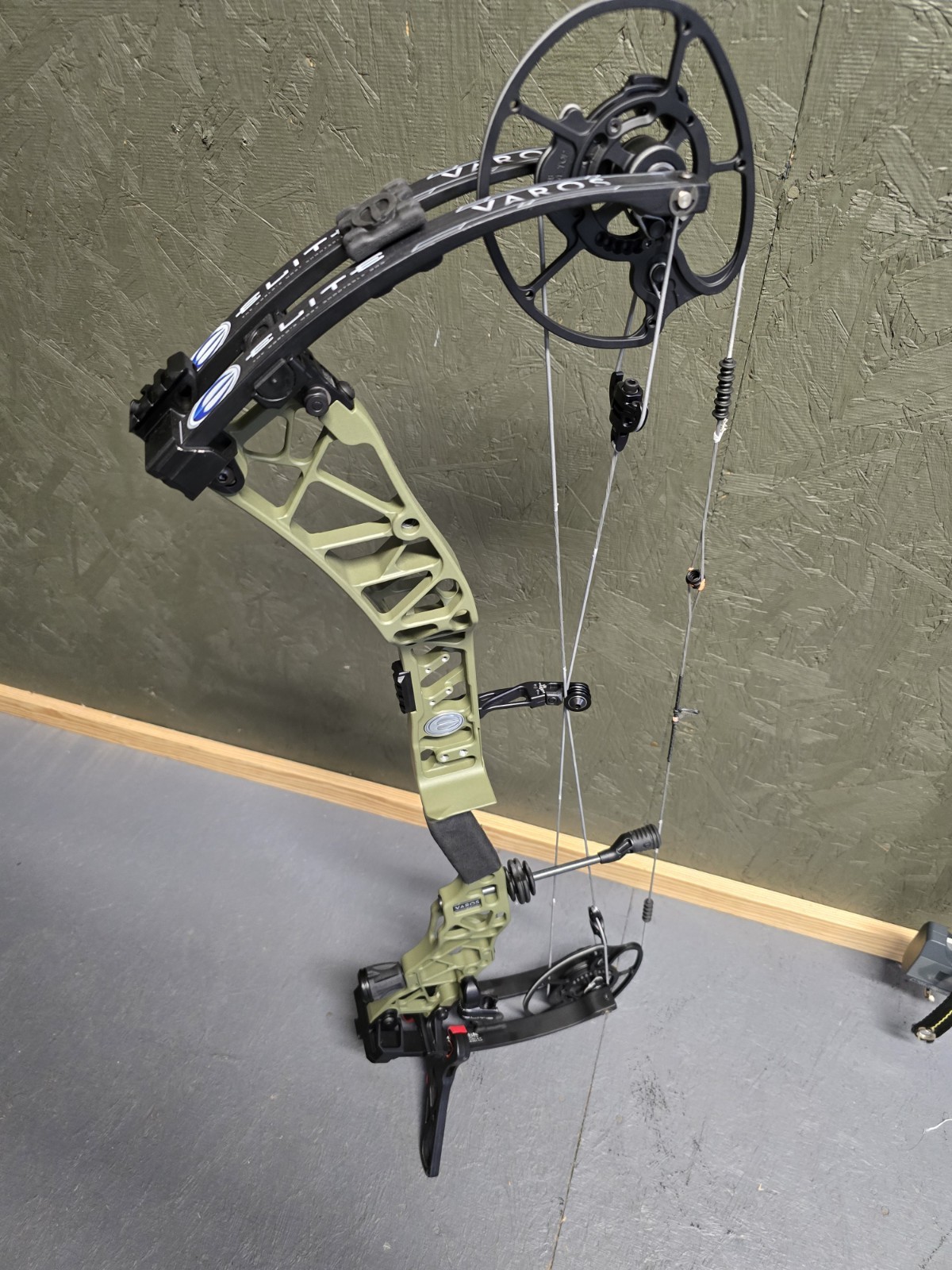 Elite Varos 70lb
