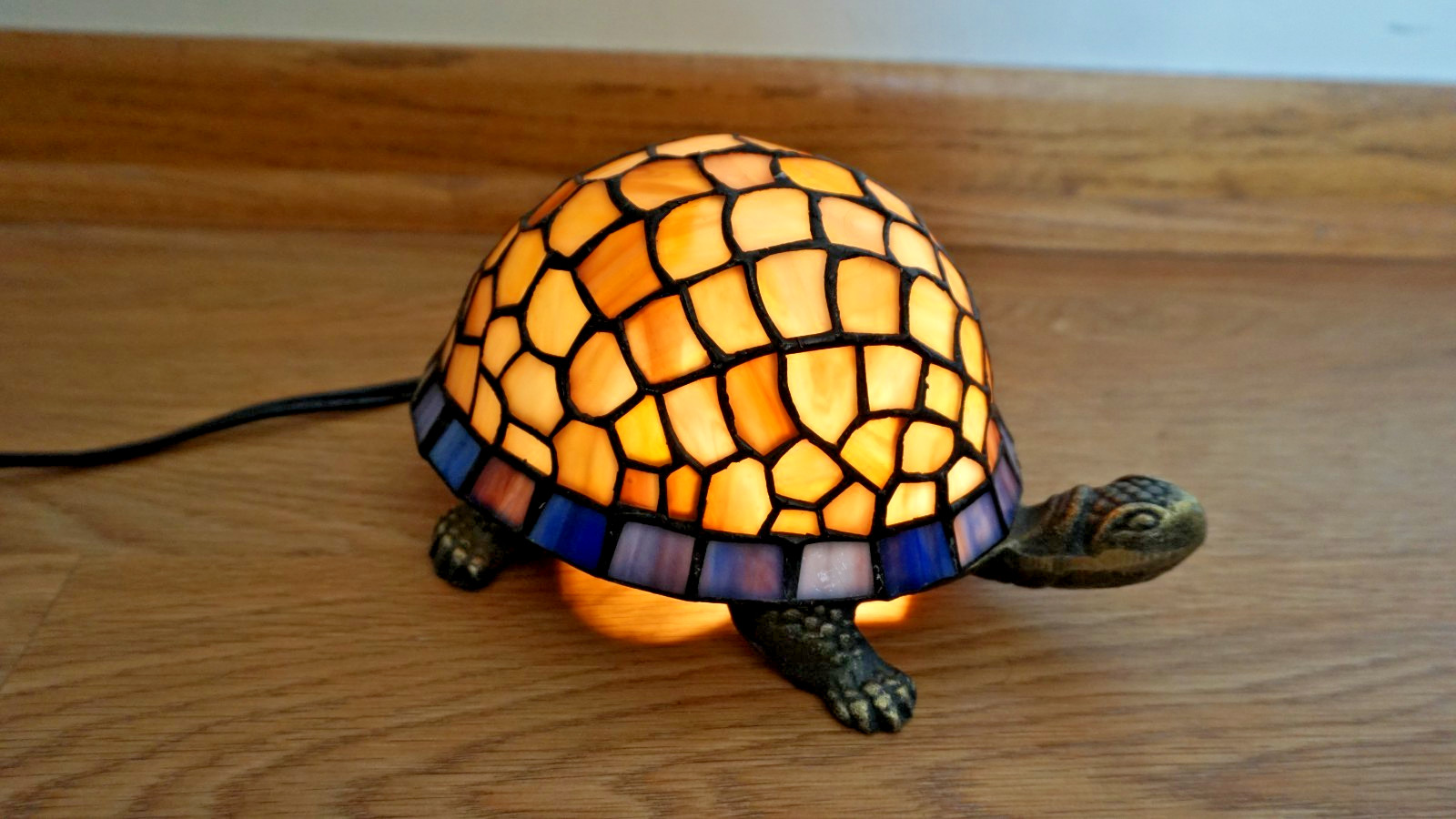 VINTAGE QUOIZEL STAINED GLASS TIFFANY STYLE NIGHT LIGHT TURTLE