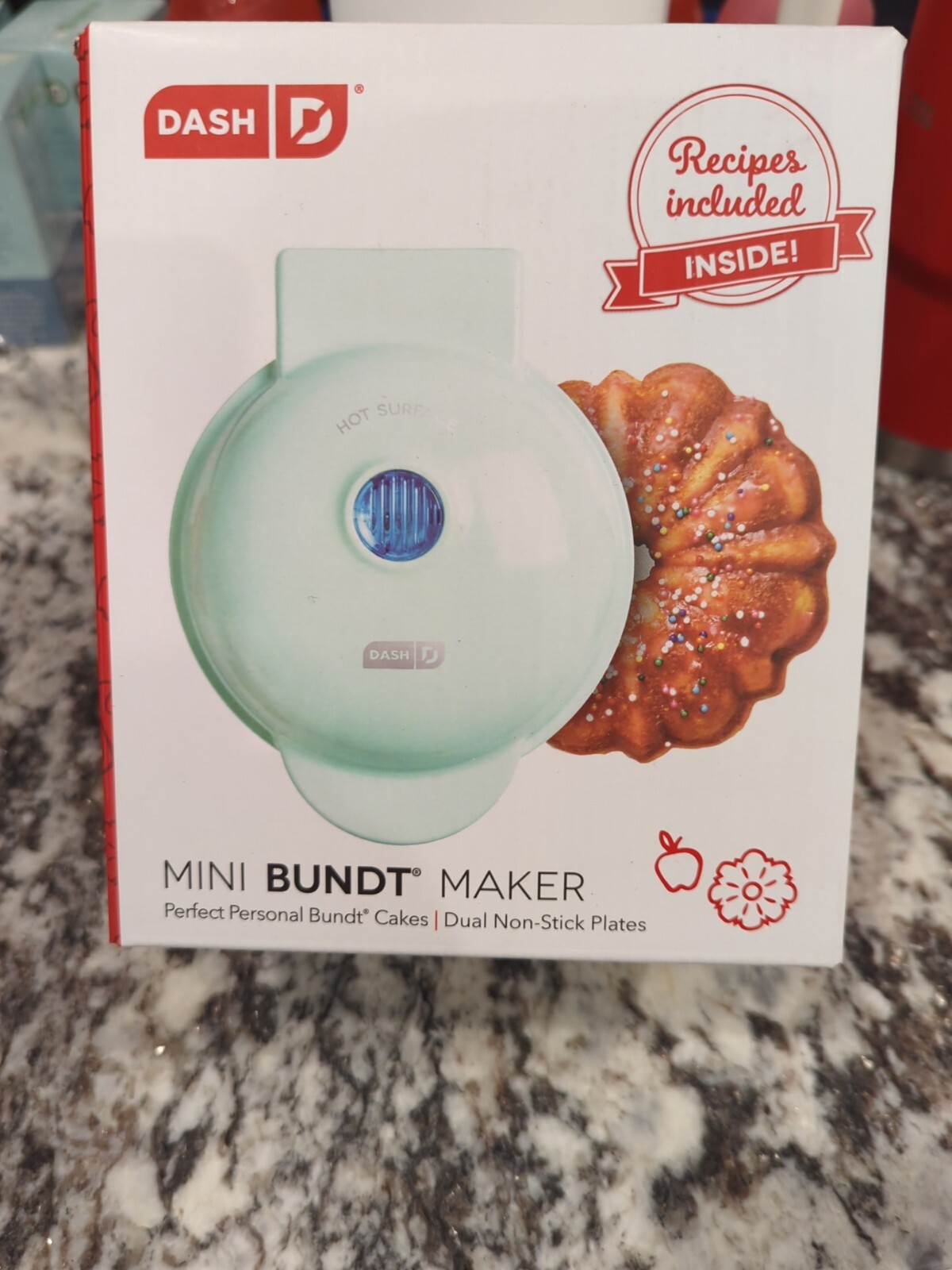 Dash Mini Bundt Cake Maker Aqua Green Non-Stick Plates Recipes NEW