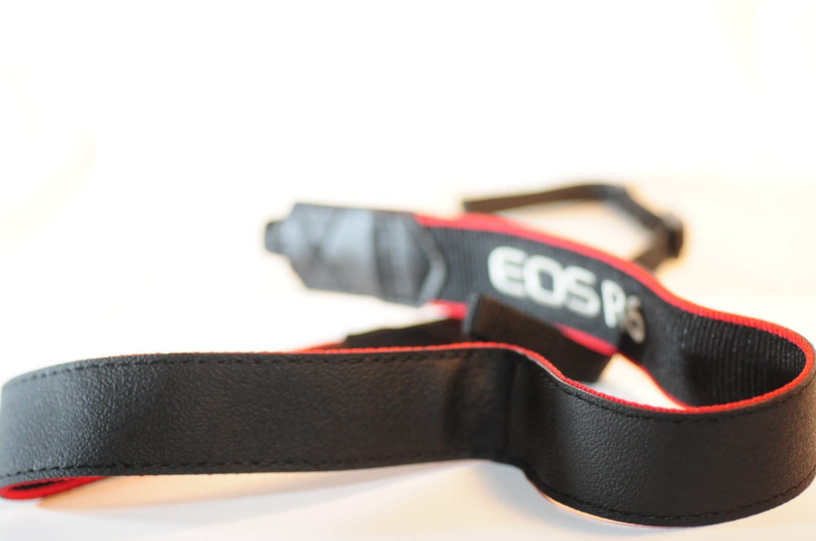 Canon EOS R6 camera shoulder strap MINT Genuine for Mirrorless full frame camera