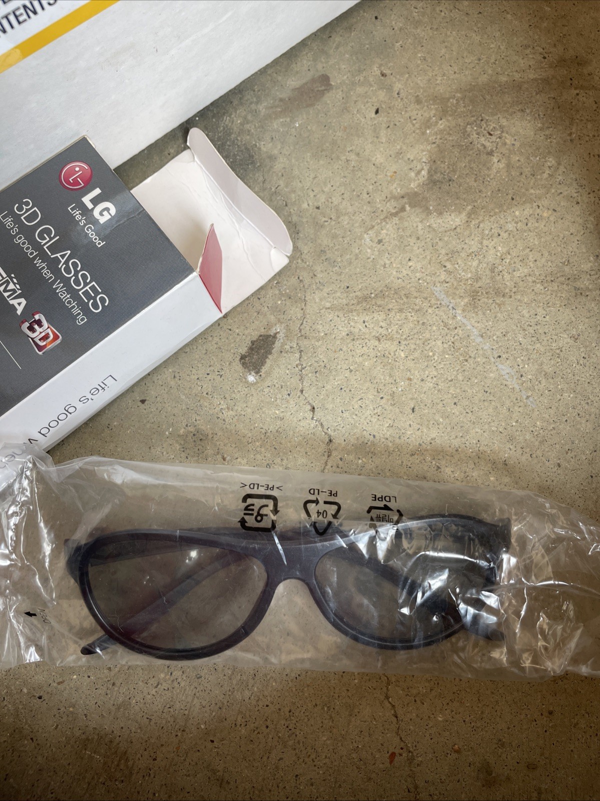 "LG Cinema" 3D Glasses Light Weight - 2 Glasses Bundle - New in Box