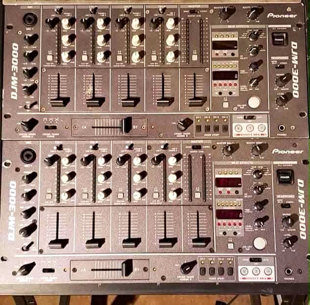 Pioneer DJM-3000 4-Channel Digital DJ Mixer Beat Effects Tabletop Black