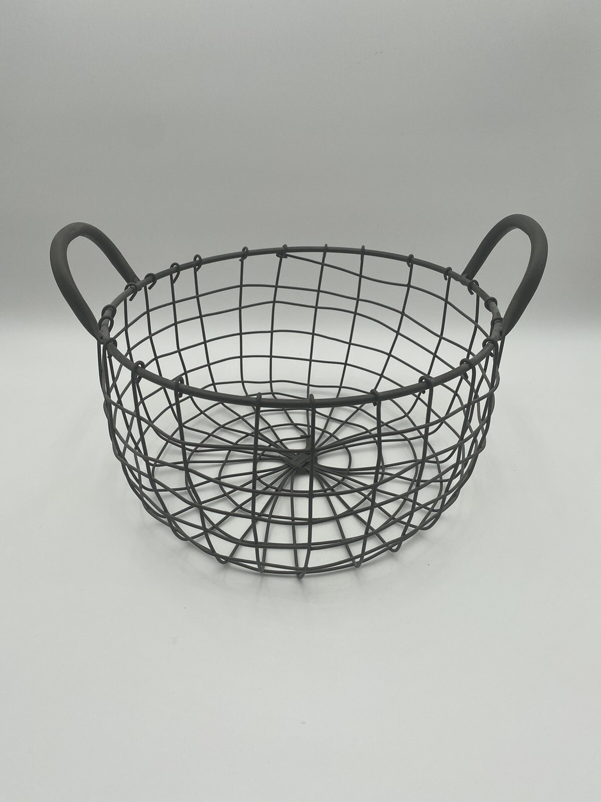 Farmhouse Décor Round Wire Basket Country Style 11 Inches in Diameter 56 In Tall