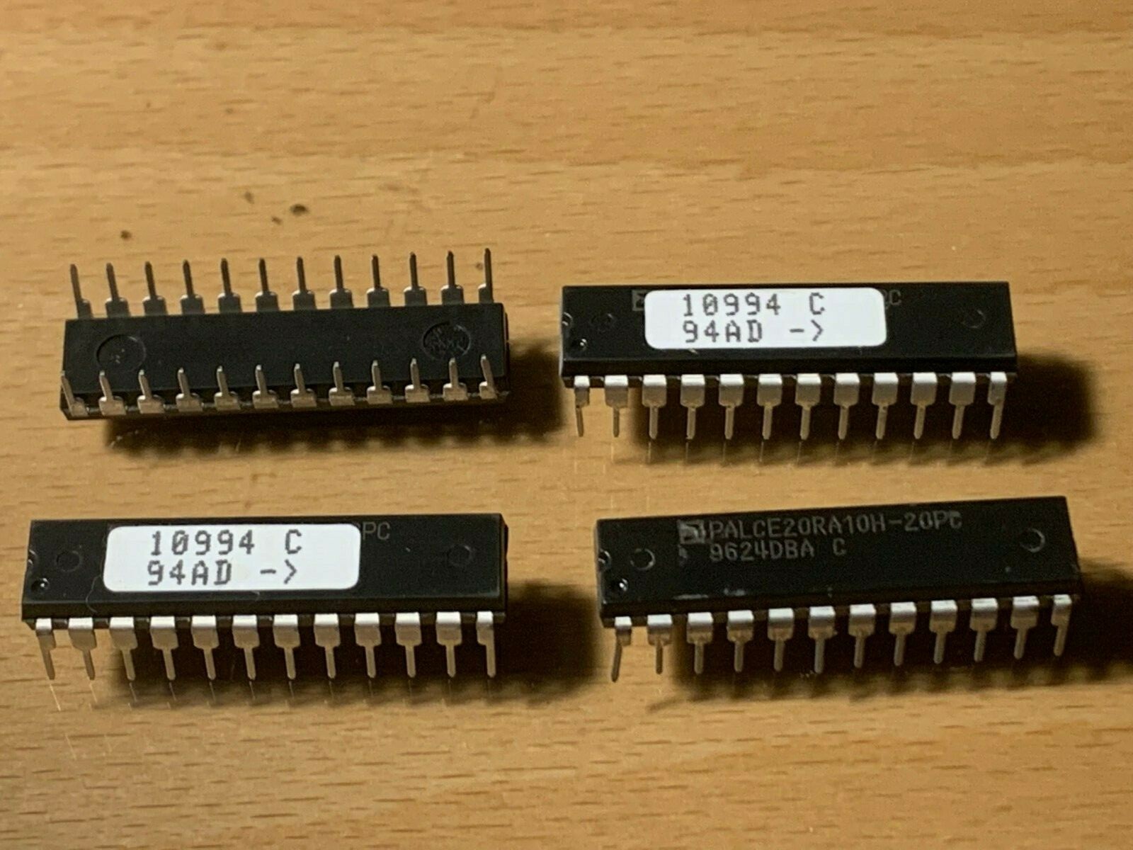 PALCE20RA10H-20PC- Electrically Erasable PAL Register Array, 20ns, DIP-24.