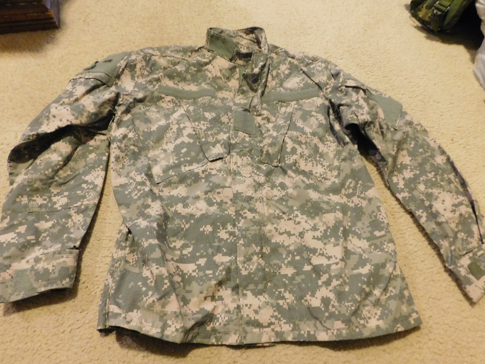 US ARMY  FLAME RESISTANT ACU TOP COAT SIZE MEDIUM- SHORT
