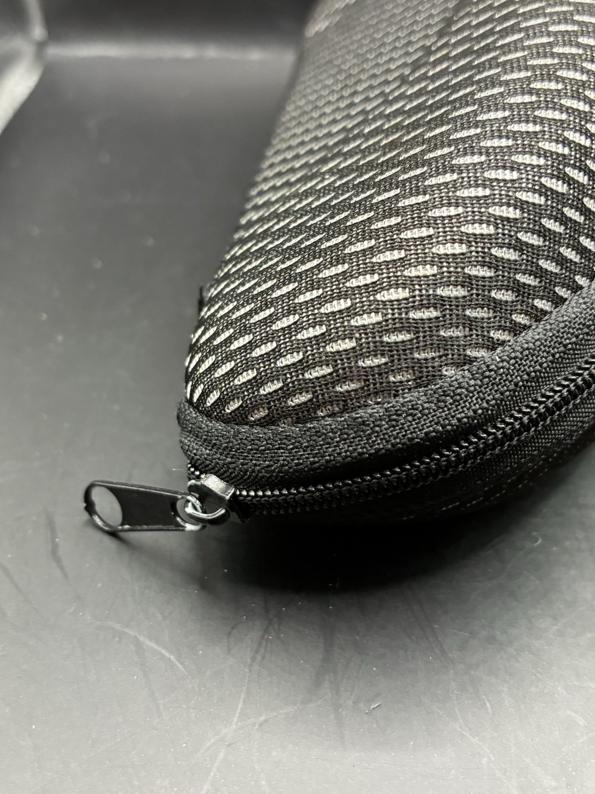 Oakley Style Sunglasses Soft Clamshell Zipper Case Black & Gray