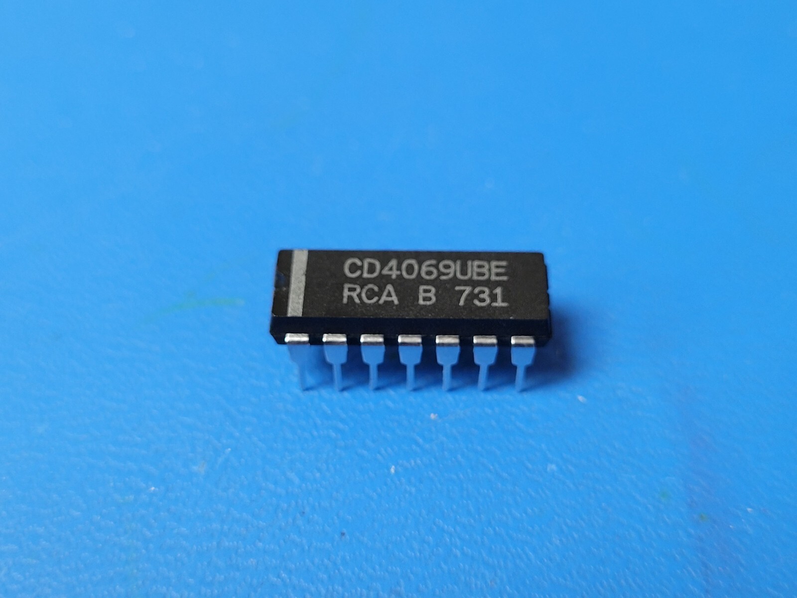 (5 PCS) CD4069UBE RCA Inverter 6-Element CMOS 14-Pin PDIP