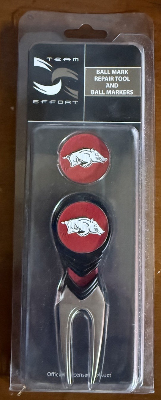 Arkansas Razorbacks Team Effort Ball Mark Repair Tool & Ballmarkers New