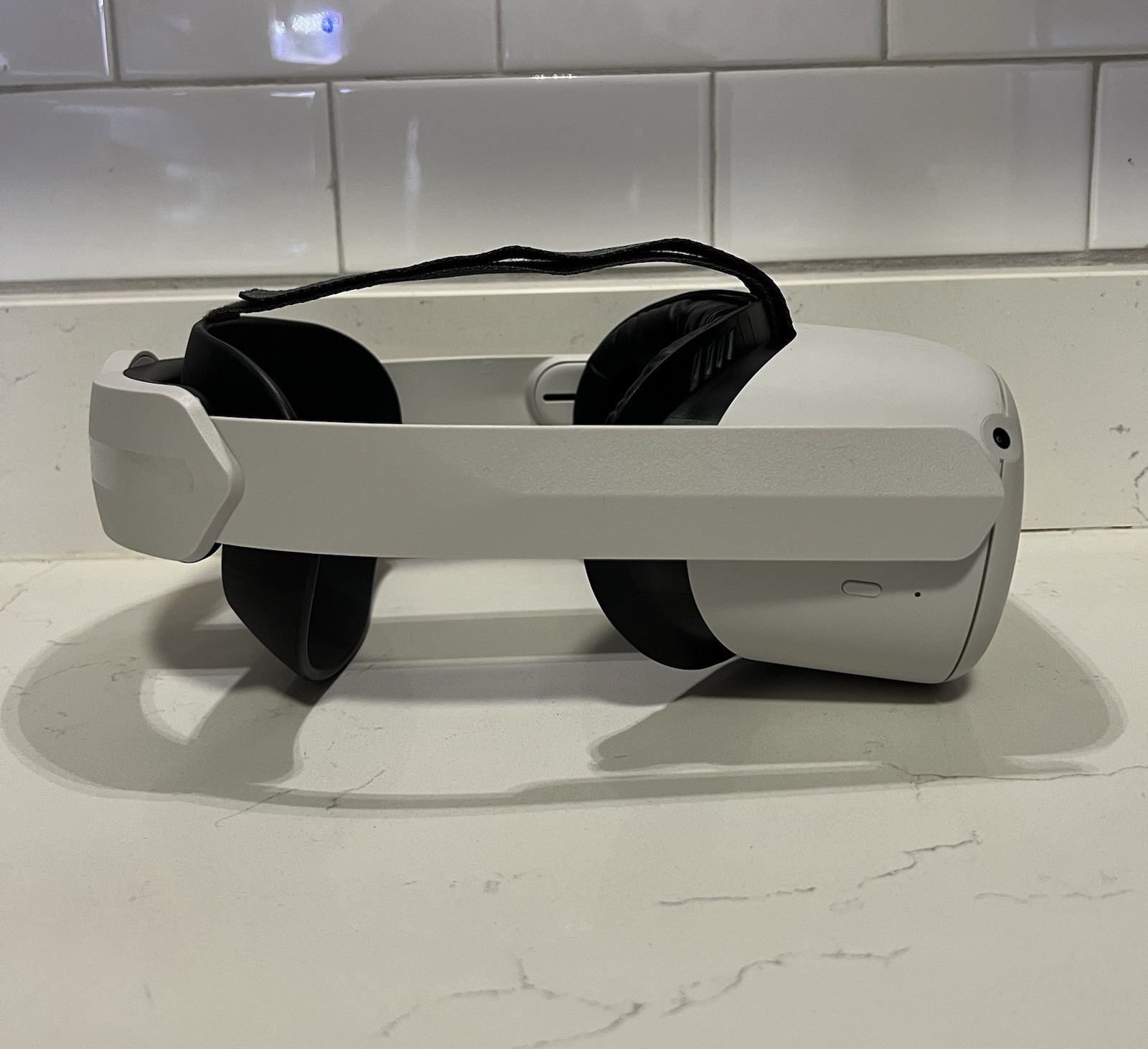Meta Oculus Quest 2 - 64GB VR Headset + Elite Headstrap