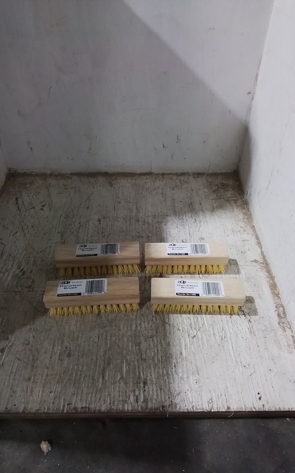 *LOT OF 4* DQB Yellow Bristle Wood Handle Hand Nail Brush 4-3/4 in (SW51)