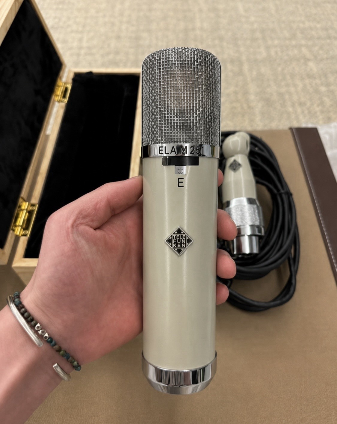 Telefunken ELA M 251E Beige/Silver Large-Diaphragm Cardioid Studio Mic