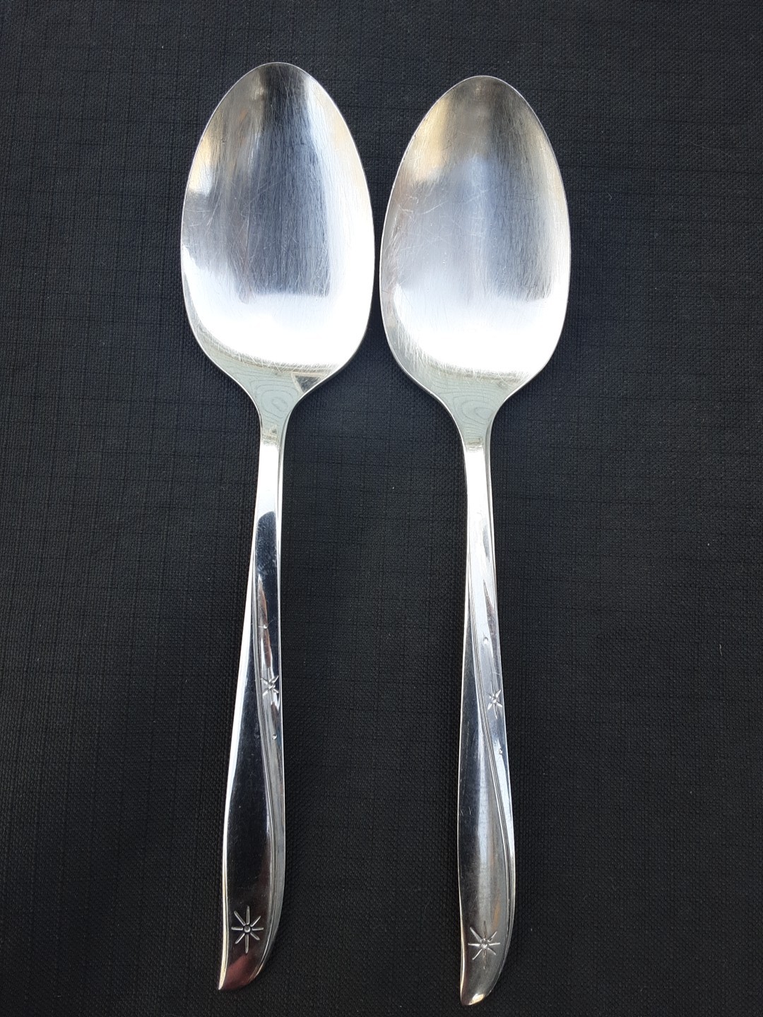 4 Oneida Community Twin Star Serving Spoons - Used
