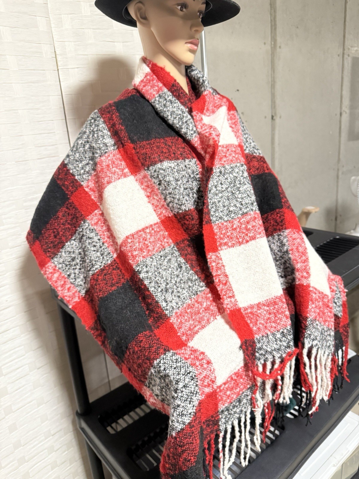 NWOT Unbranded 76”x27.5” Windowpane Pattern Plaid Scarf Wrap Soft