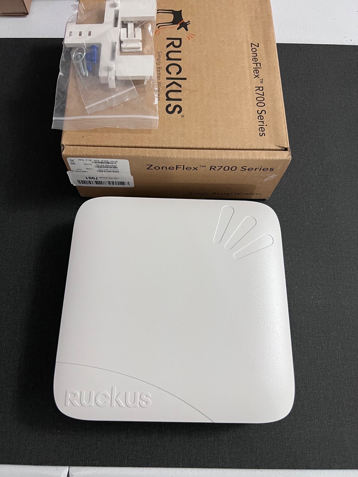 New Ruckus Wireless 901-R700-WW00 Dual Band Wireless Access Point