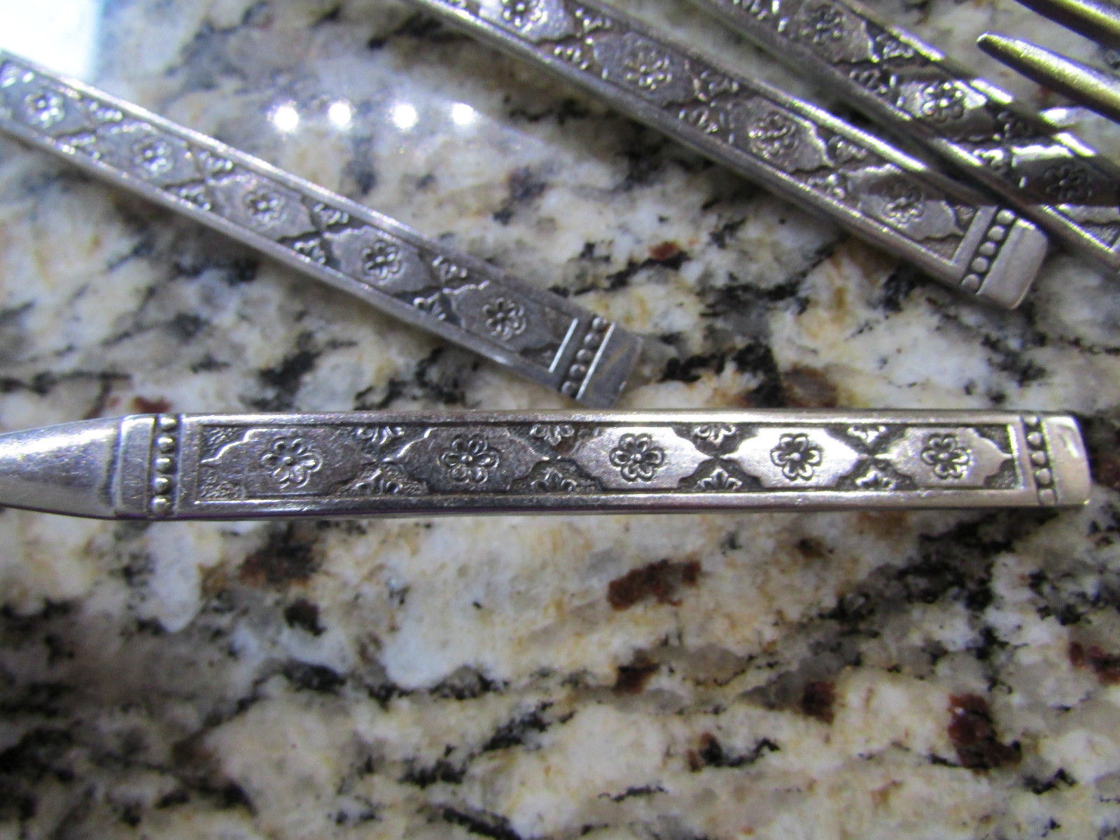 ONEIDA DISTINCTION LIBSON STAINLESS SILVERWARE FLATWARE SET 24 PCE FREE SHIP