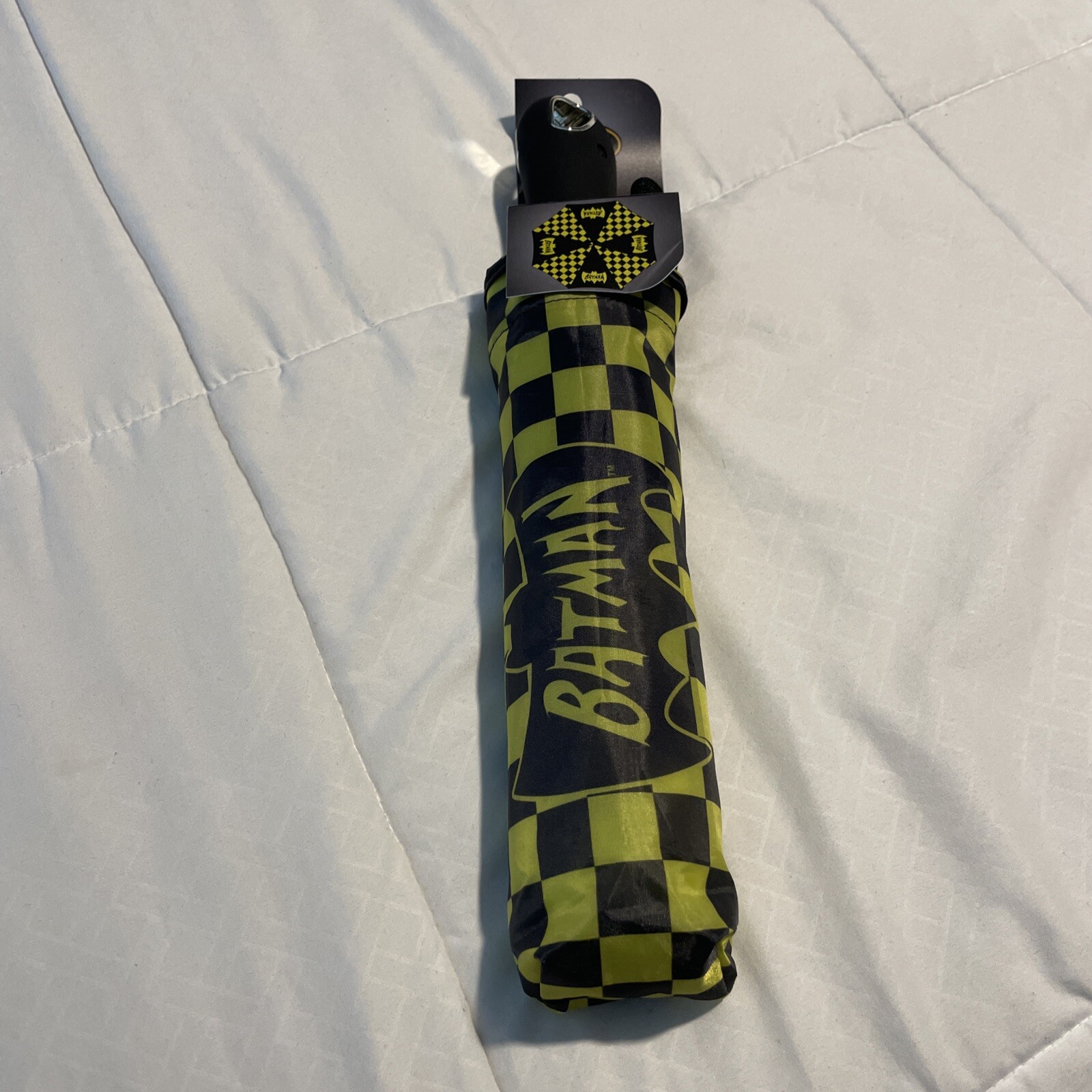 DC Comics Batman Folding Umbrella Auto Open 42 In Wide Black Yellow NEW with TAG