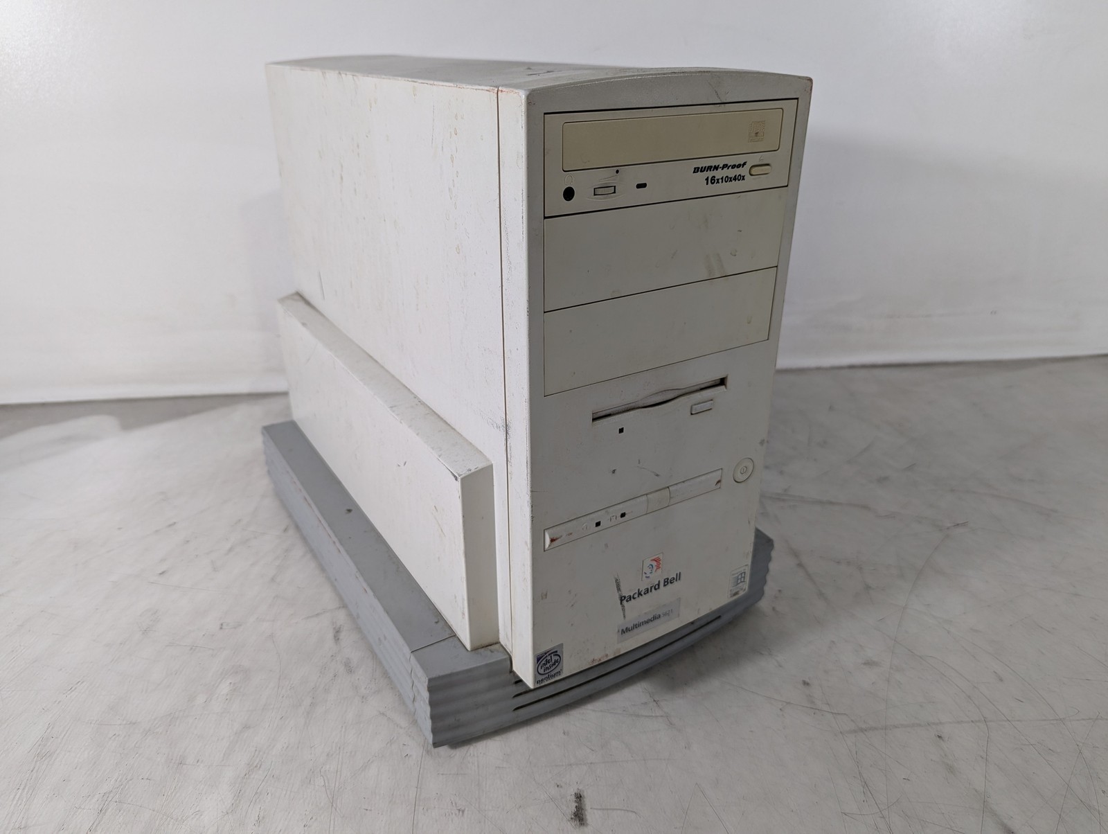 Vintage Packard Bell Multimedia S621 A950-TWR Intel Pentium MMX 233 MHz 48 MB