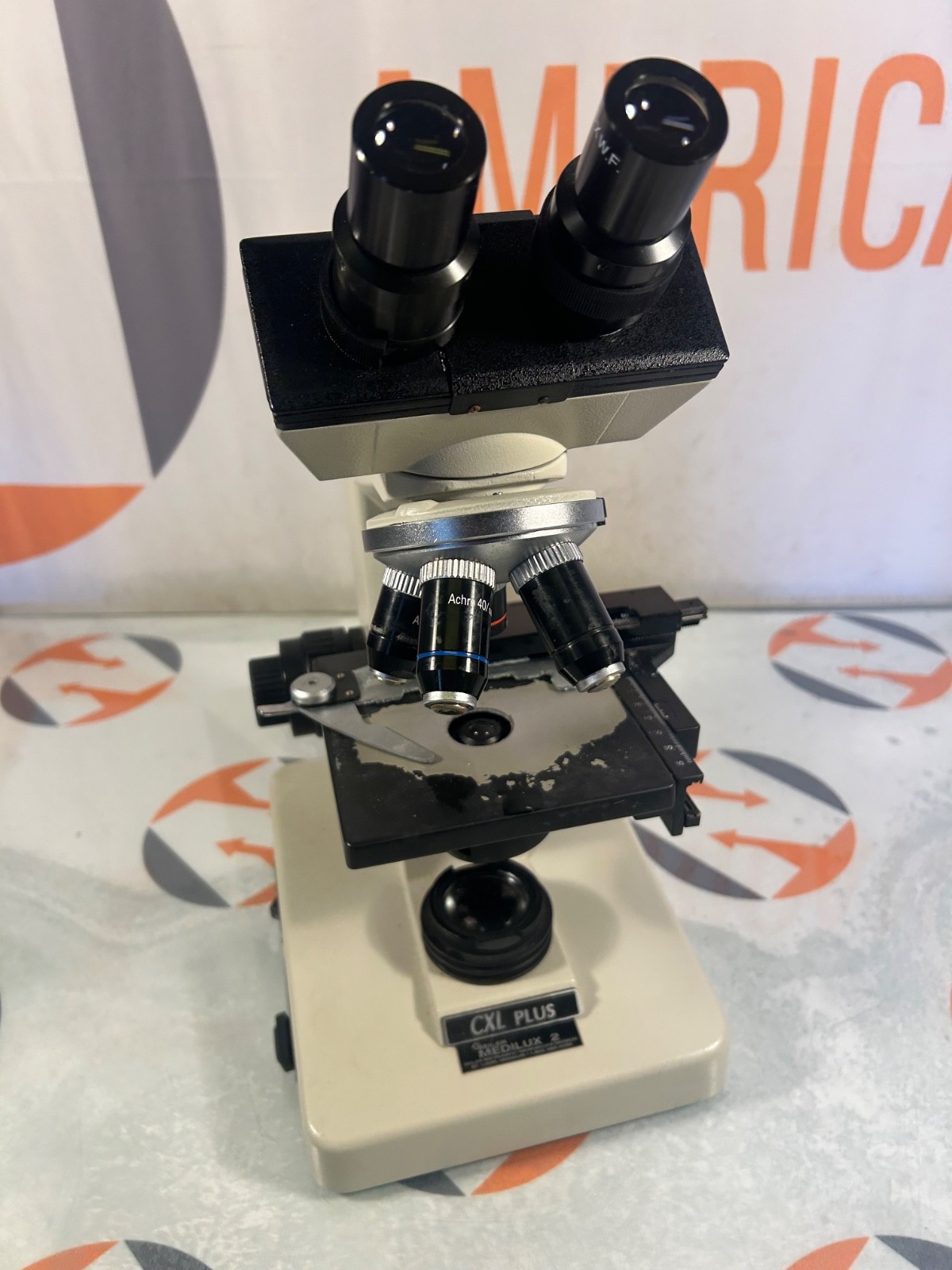 Seiler CXL PLUS Medilux 2 Lab Microscope with 4 lenses