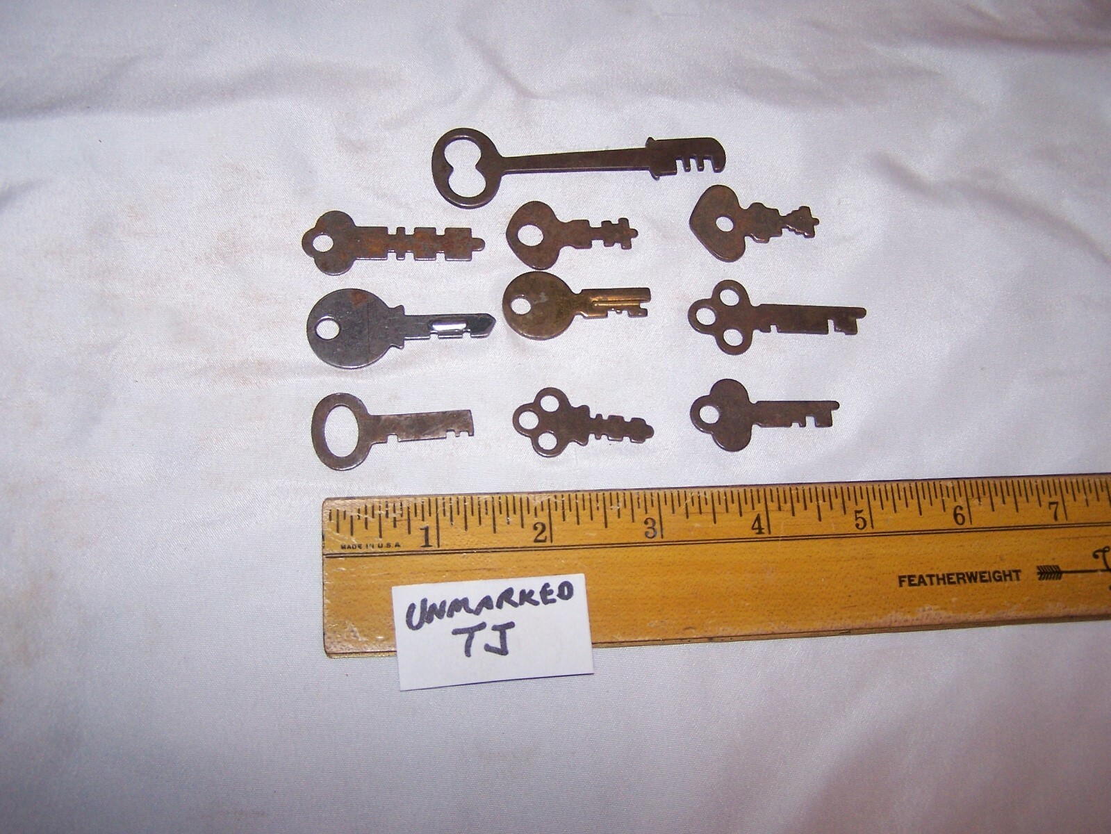 10 UNMARKED Keys - Lot TJ