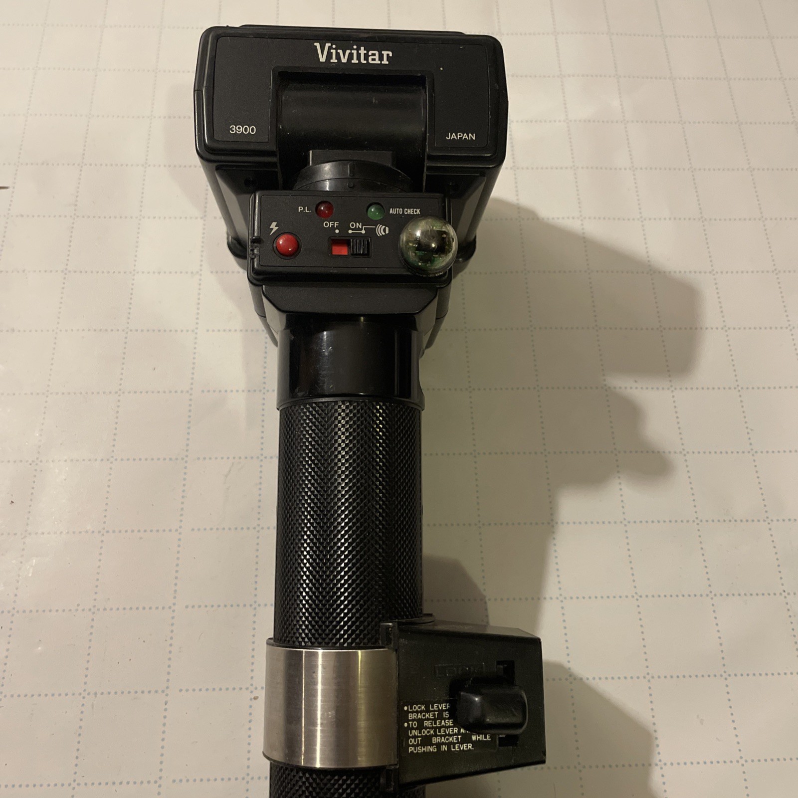 Vivitar Auto Thyristor 3900 Flash Handle Grip Vintage Camera Flash Untested