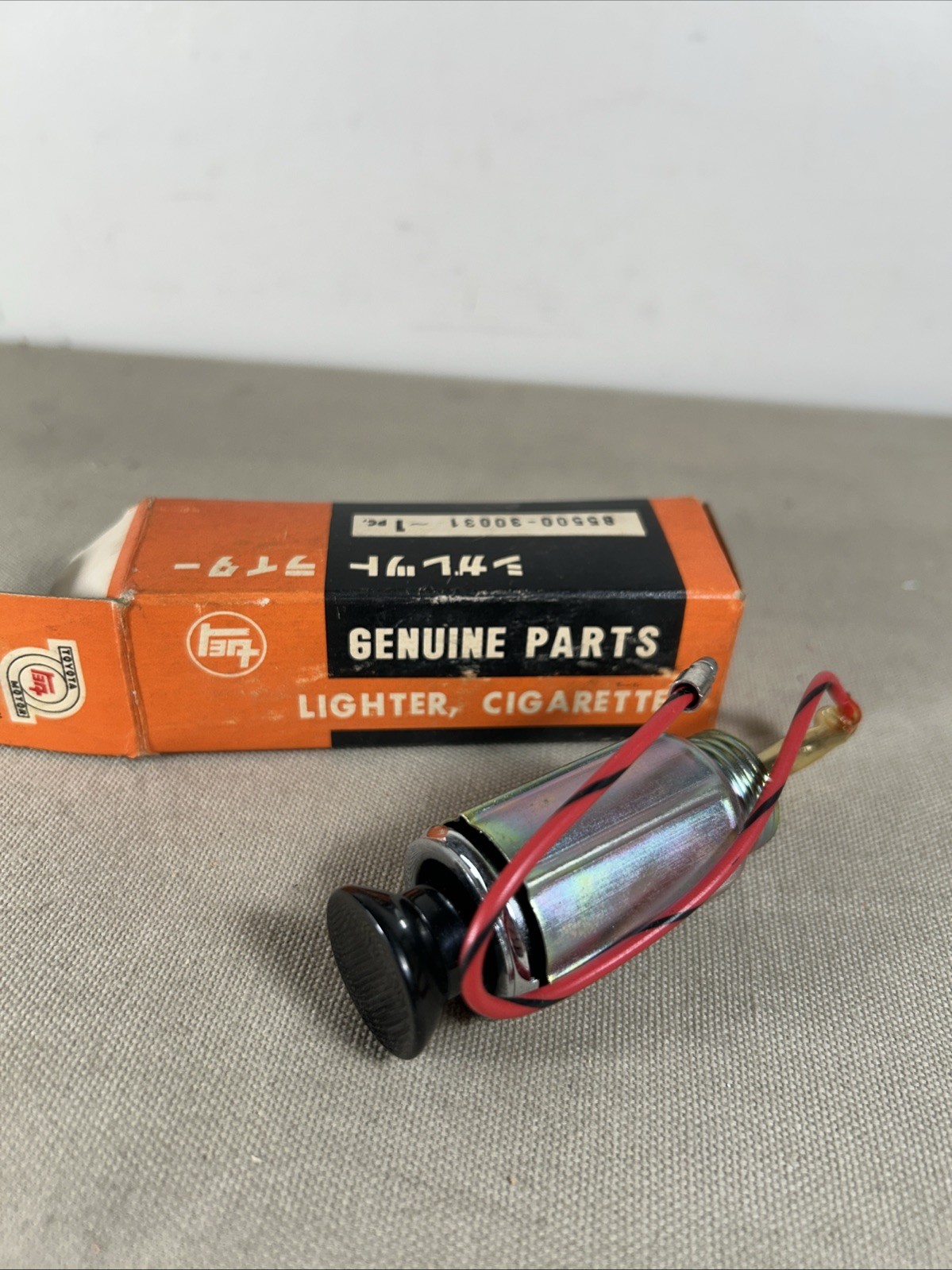 Toyota Genuine 85500-30031 Lighter Cigarette NOS OEM