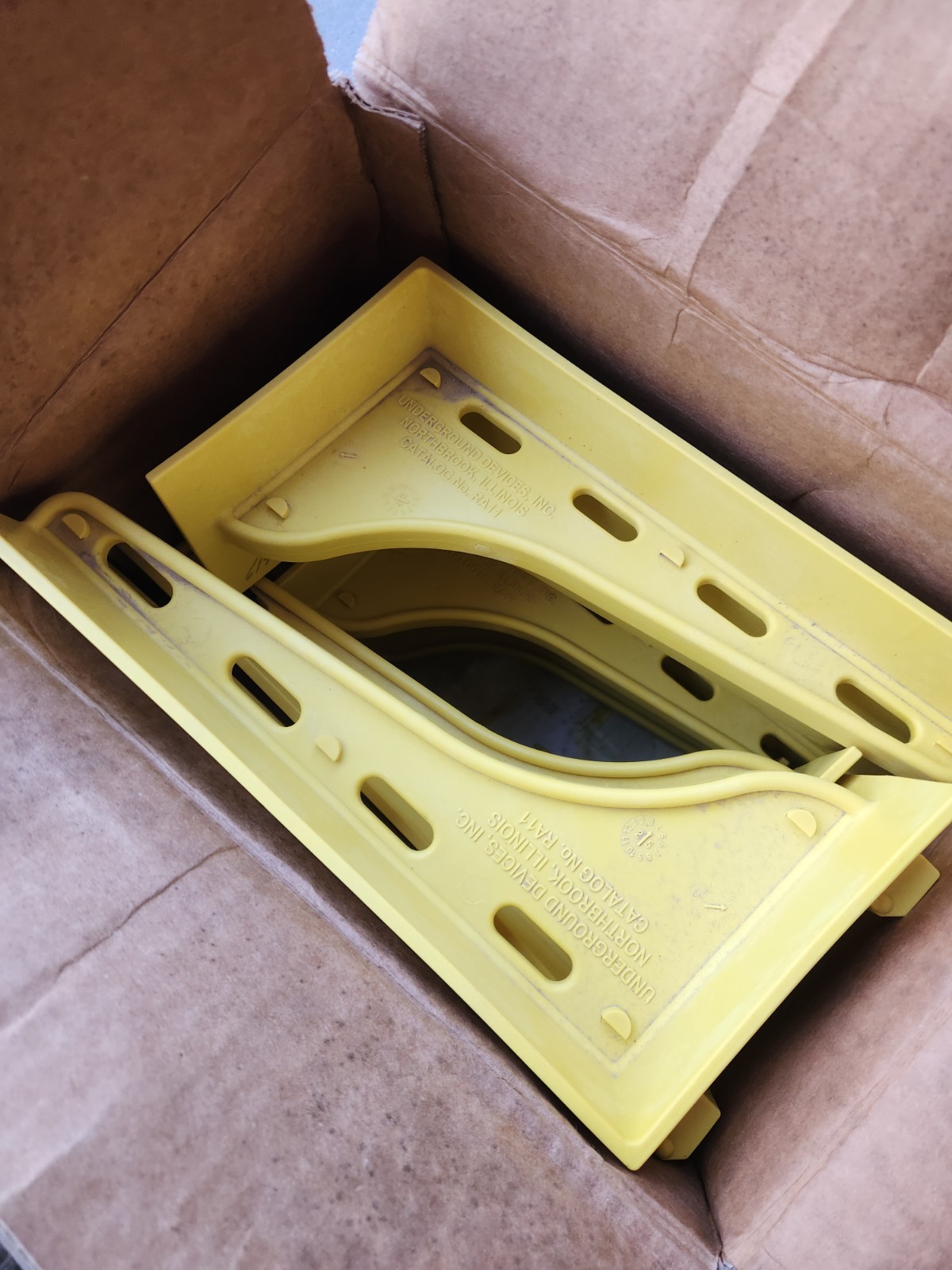 Box of 10 Underground Devices RA11 Cable Rack Arms Nonmetallic for telecom MV HV