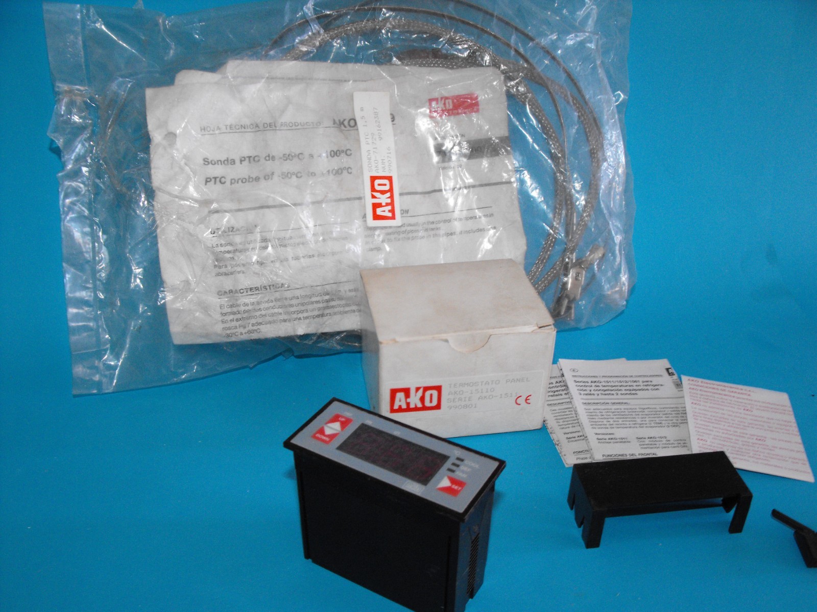 AKO-15110+AKO-71729.DIGITAL TEMPERATURE CONTROLLER.+PTC.-50/+100.NEW