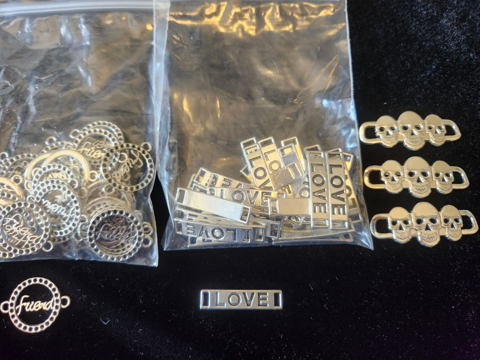 DIY LOT 72 PIECES OF SILVER METAL JEWELRY CONNECTORS, FRIEND, LOVE AND SKULLS.