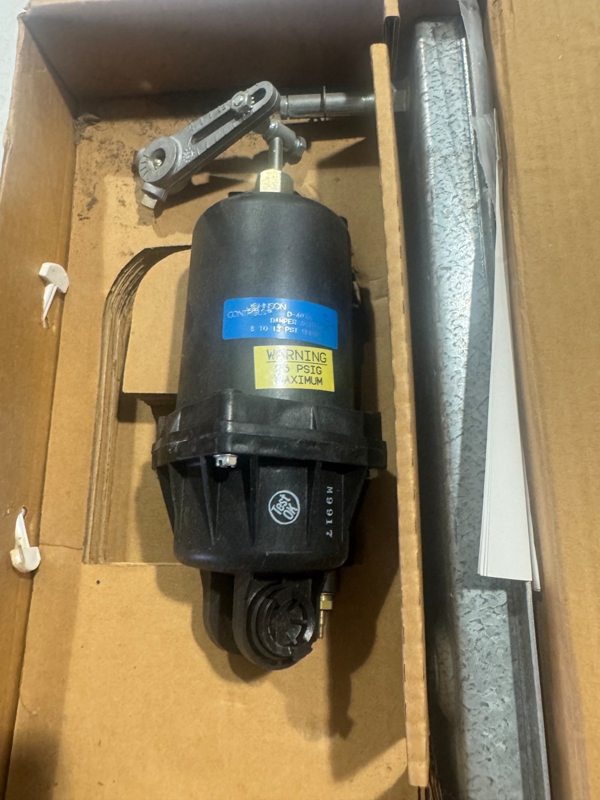 Johnson Controls D-4073-2 - Pneumatic Piston Damper Actuator 8-13 psi