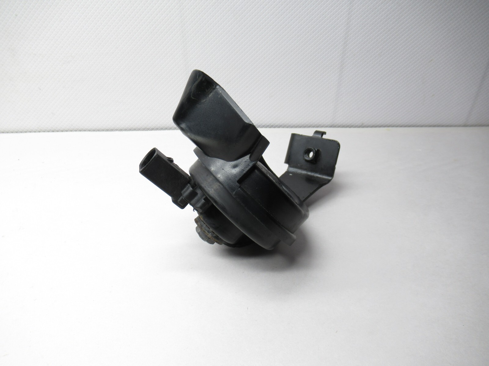 2012-2017 Audi A7 Quattro Horn Signal & Bracket 4G8951229B OEM