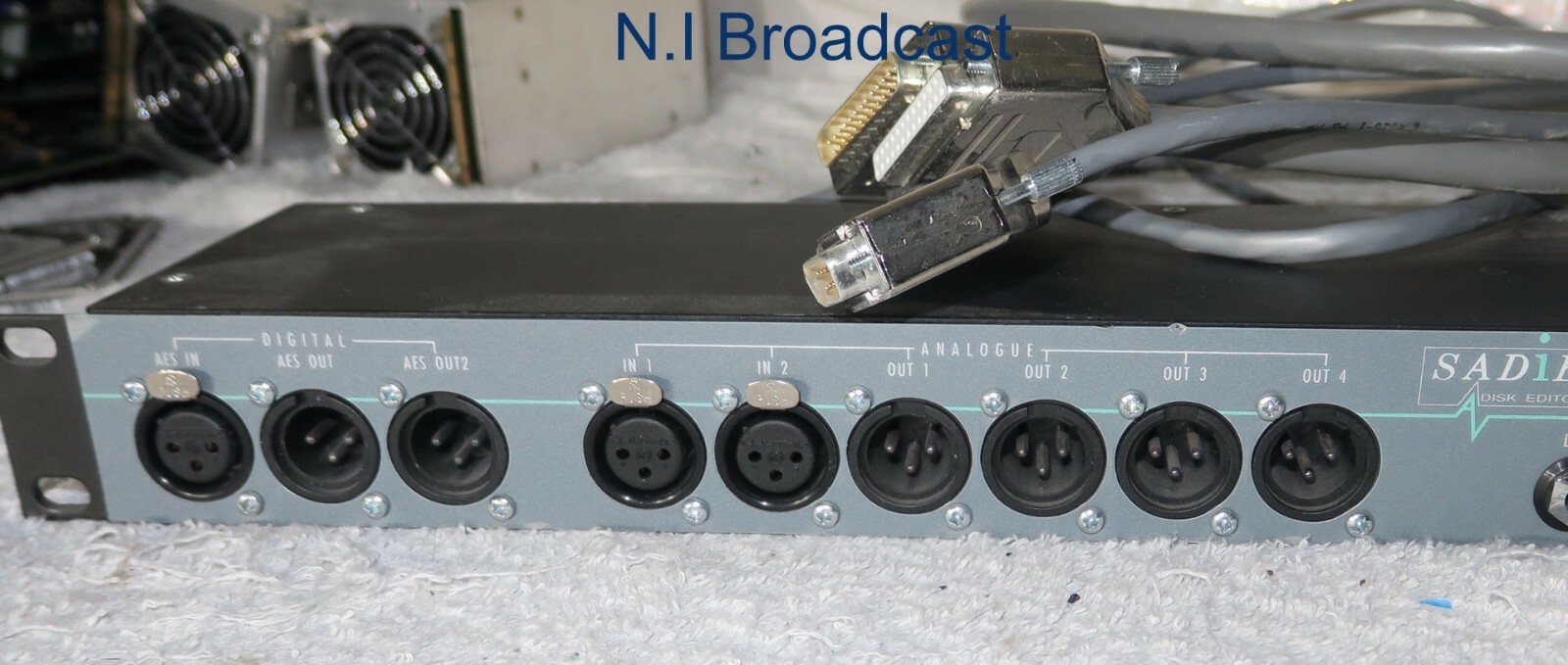 Sadie active breakout rack unit with cable (x-act)
