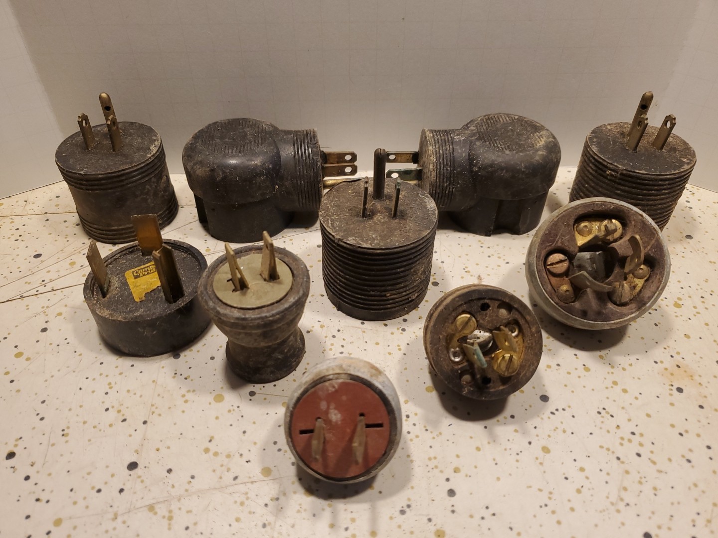 10 Vintage Electrical Plugs Sockets Heads