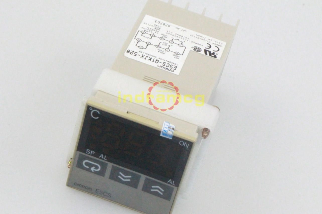 One Used OMRON E5CS-Q1KJX-528 Temperature Controller