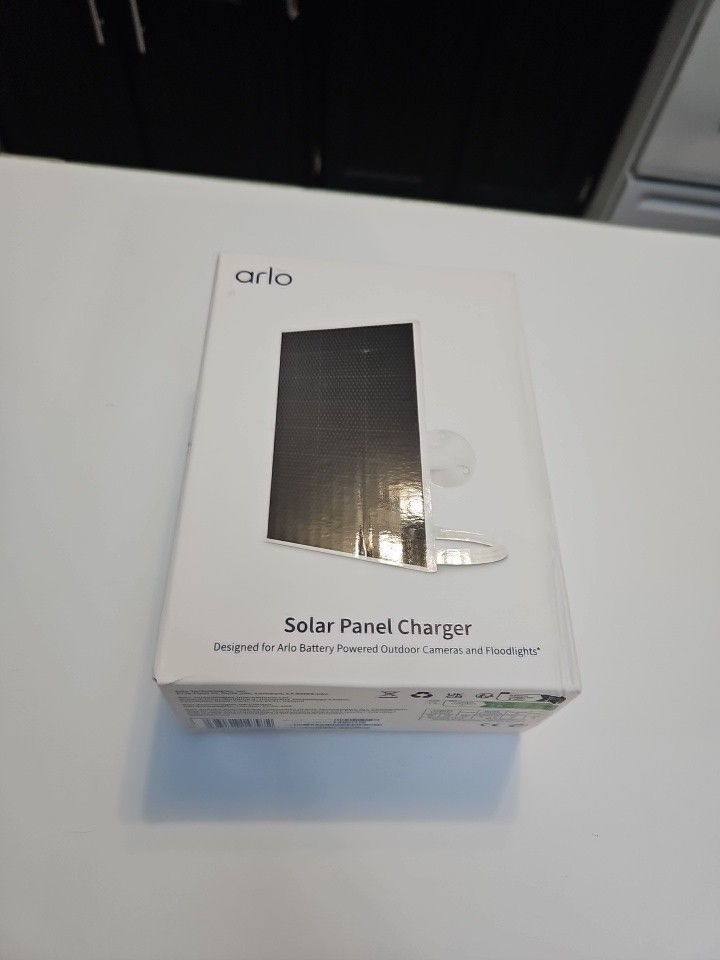 Arlo Solar Panel Charger VMA7600 New Retail Box