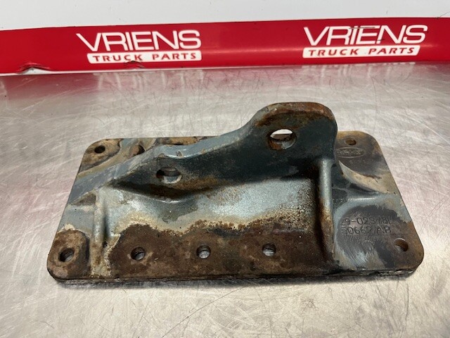 PETERBILT PETERBILT BRACKET-BASE SLEEPER LOWER LH 29-02378L