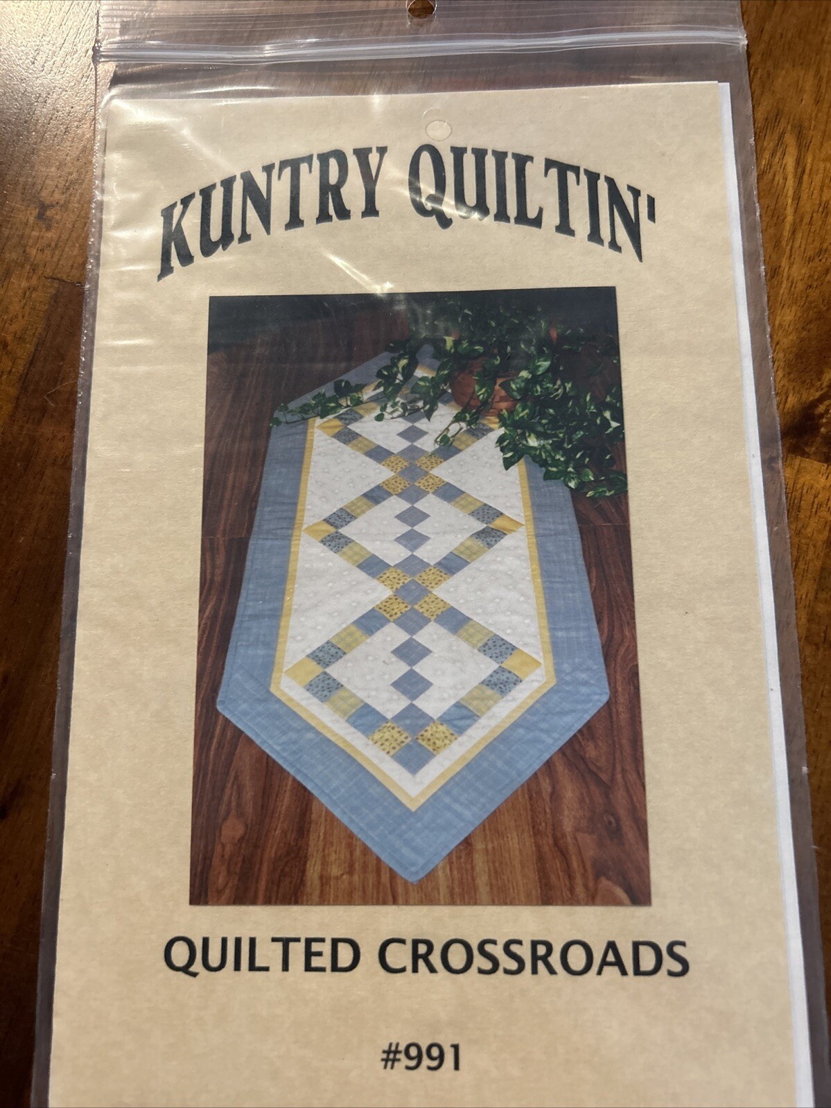 Quilted Crossroads Table Runner Pattern #991 Kuntry Quiltin New
